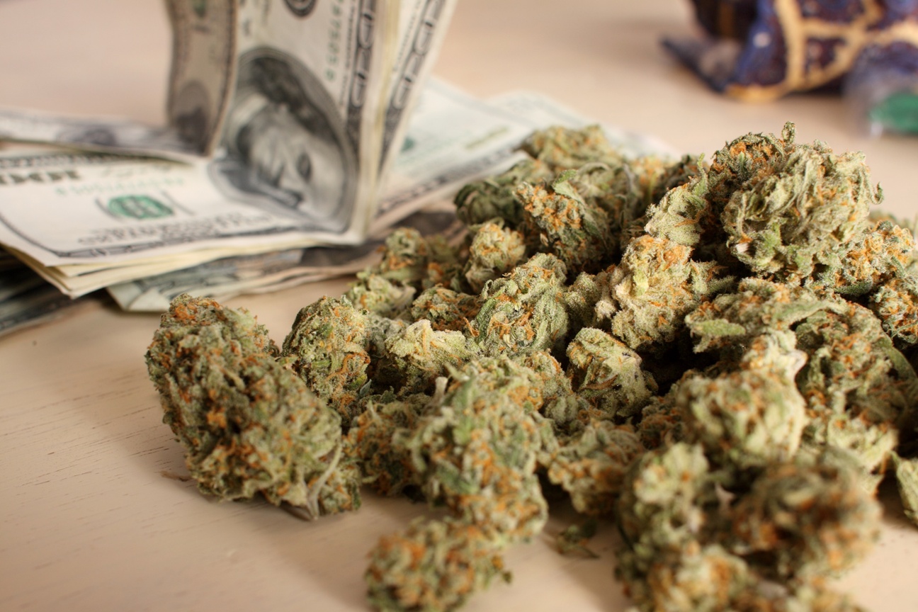 Pot dispensaries forced to work on cash basis