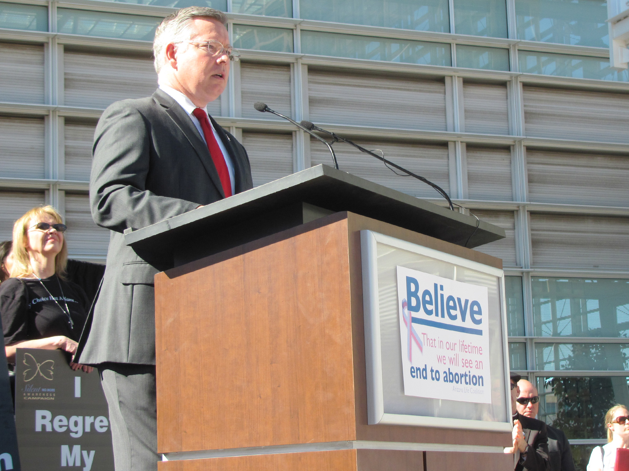 Maricopa County Attorney Bill Montgomery addresses a rally outside the federal courthouse in Phoenix on the 40th anniversary of the U.S. Supreme Court’s Roe v. Wade decision legalizing abortion. (Cronkite News Service Photo by Christina Silvestri)