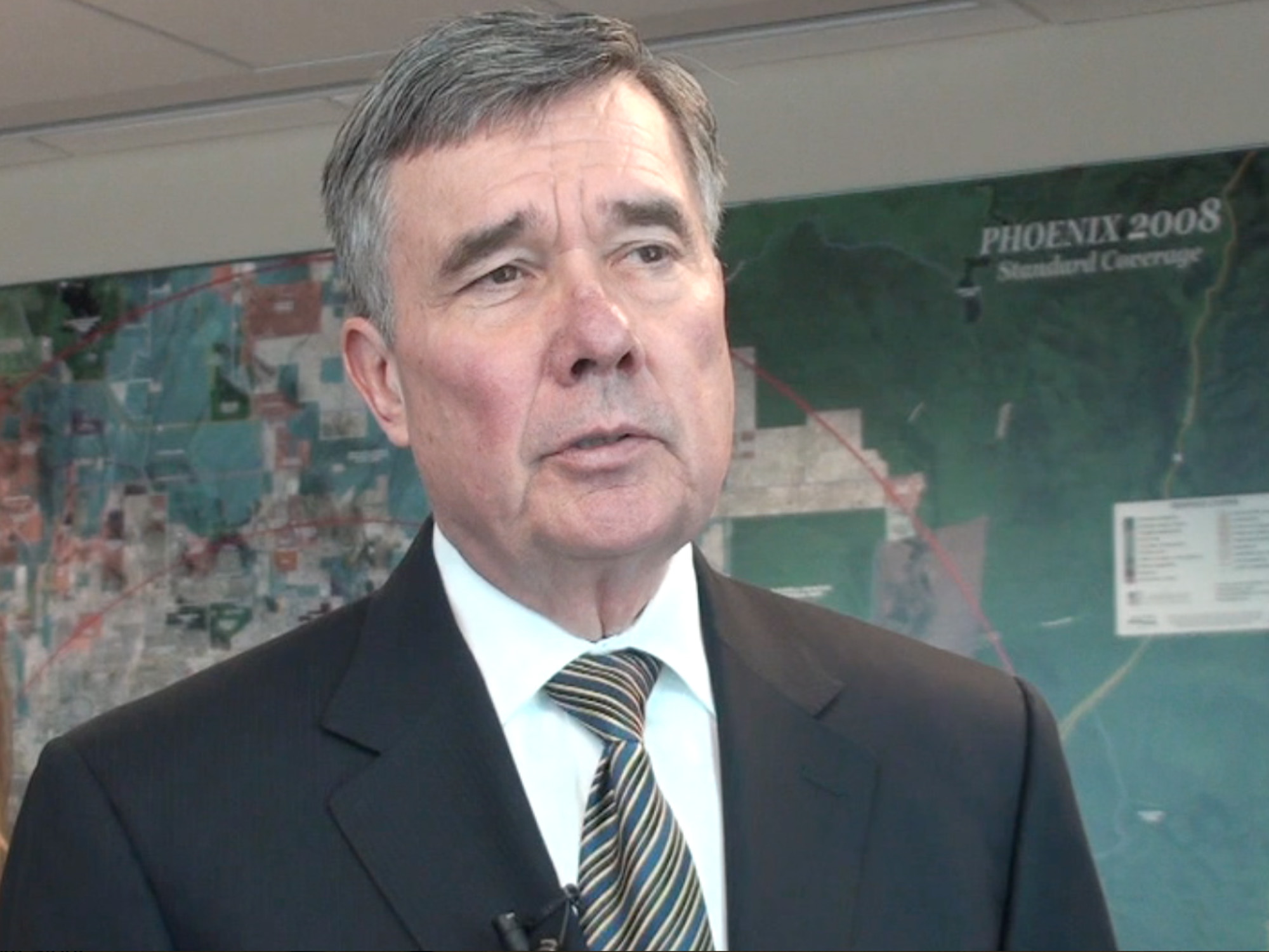 Gil Kerlikowske, head of the Office of National Drug Control Policy, visited with Phoenix Mayor Greg Stanton and two other Valley mayors to discuss fighting drug trafficking, border security and immigration reform. (Cronkite News Service Photo by Matthew Longdon)