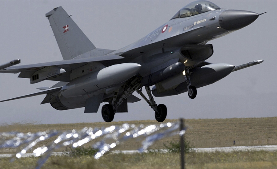 Us Will Start Training Ukrainian Pilots On F 16s At Air Base In Arizona