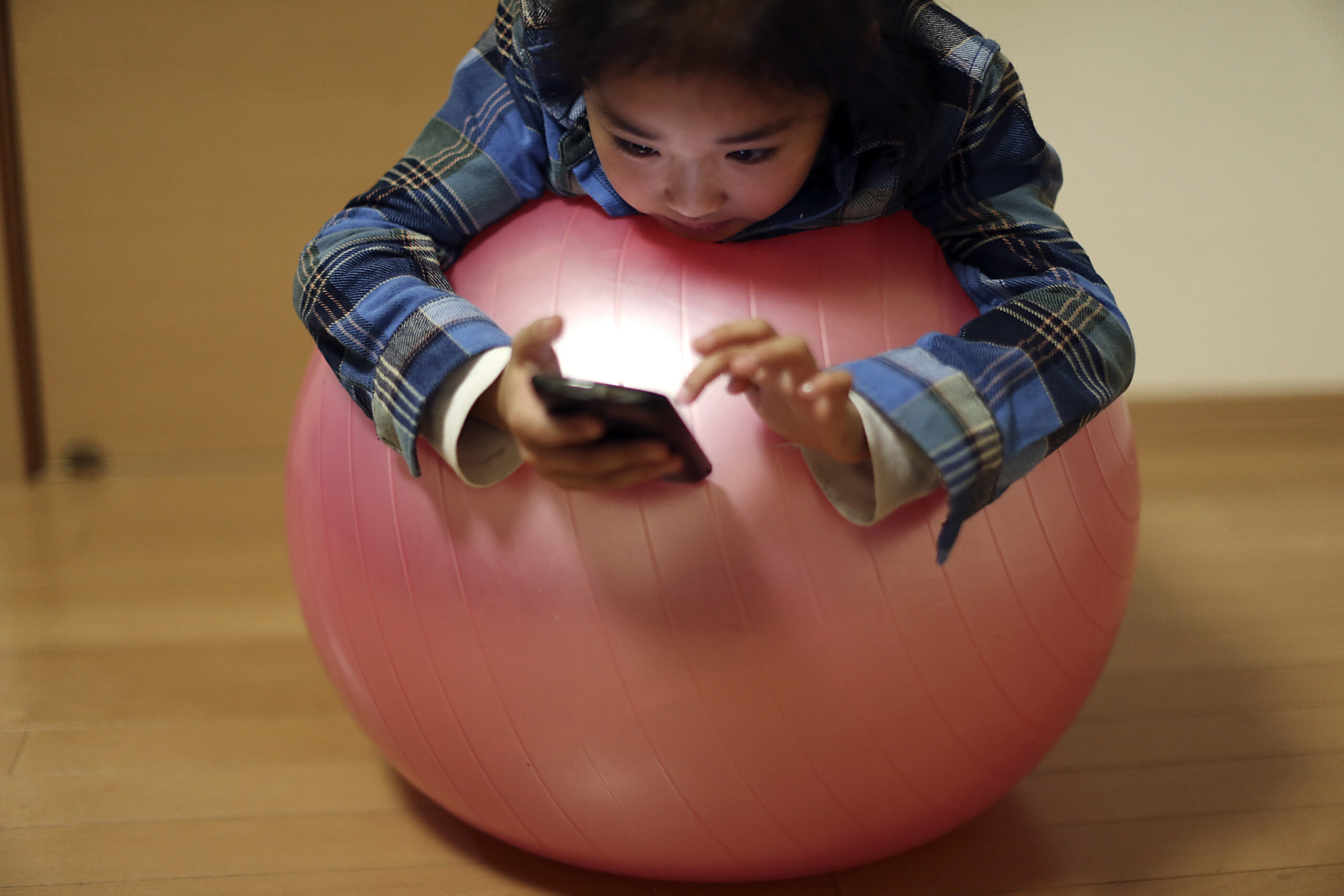 Arizona bill would require parents to set aside YouTube earnings for kids